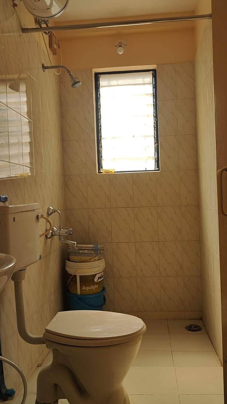 Bathroom, oxford-blues 2 Bedroom 960 Sq.Ft. Apartment In Wanowrie Pune 10177912