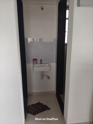 Room in 1 BHK Apartment at Borate Complex, Kharadi – for Rent