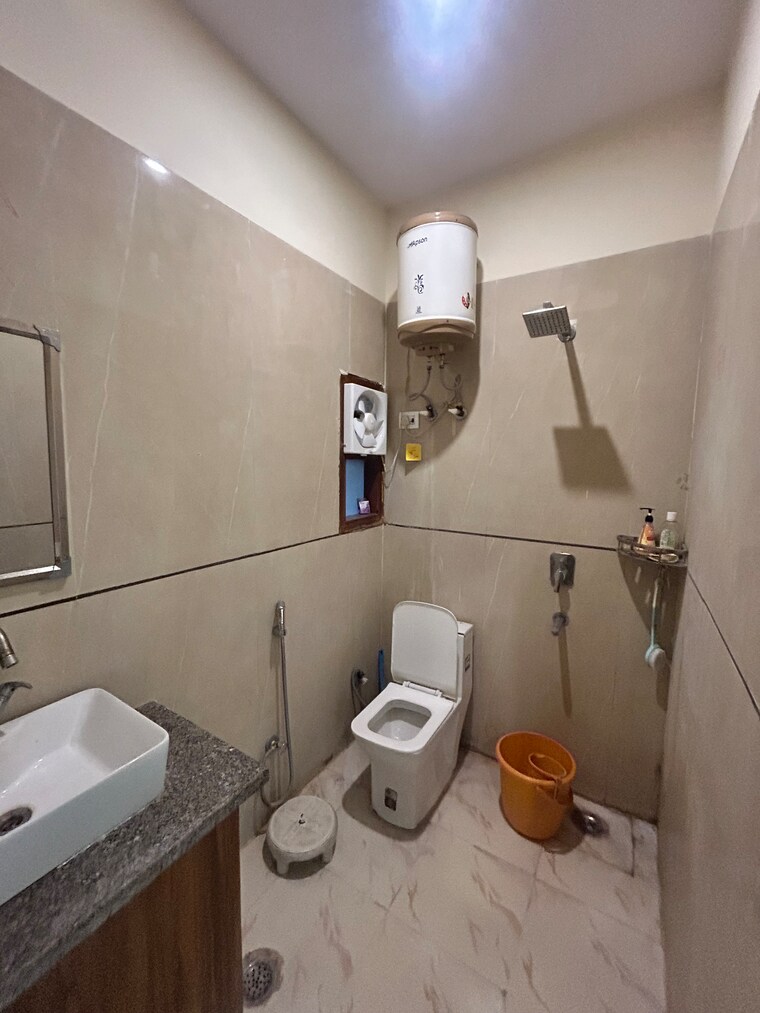 Team Area, dlf city phase 3 1.5 Bedroom 820 Sq.Ft. Builder Floor In Dlf City Phase 3 Gurgaon 10177916