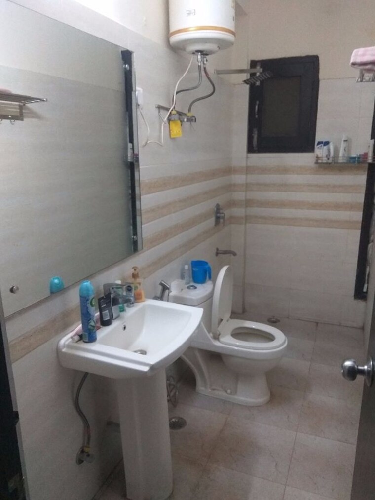Bathroom, urban-estate-residents-welfare-association-sector 2 Bedroom 1600 Sq.Ft. Independent House In Sector 4 Gurgaon 10178084