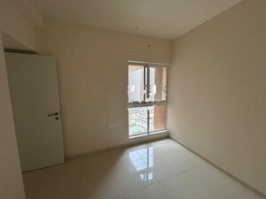 Room in 2 BHK Apartment at Godrej Green Vistas, Mahalunge – for Rent