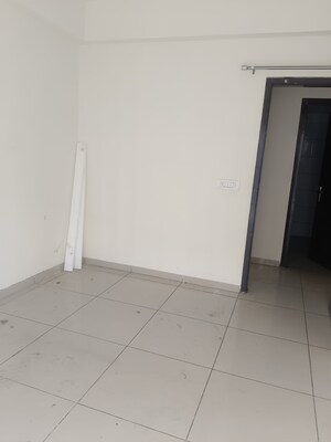 2 BHK Apartment For Rent in Gulshan Bellina, Sector 16 Greater Noida