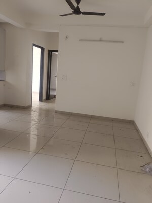 Room in 2 BHK Apartment at Gulshan Bellina, Sector 16 Greater Noida – for Rent