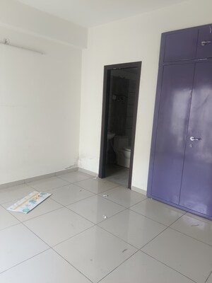 Room in 2 BHK Apartment at Gulshan Bellina, Sector 16 Greater Noida – for Rent