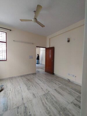 Room in 1 BHK Apartment at Safdarjung Enclave – for Rent