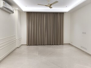 Room in 4 BHK Builder Floor at Sector 56 – for Rent