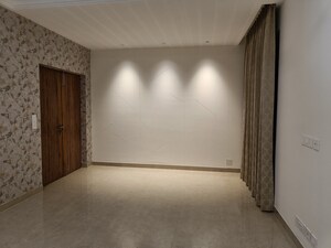 Room in 4 BHK Builder Floor at Sector 56 – for Rent