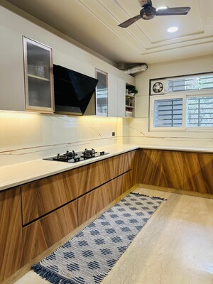 Kitchen in 3 BHK Builder Floor at DLF City Phase IV, Dlf Phase iv – for Rent