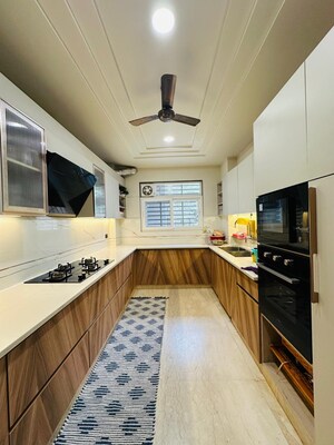 Kitchen in 3 BHK Builder Floor at DLF City Phase IV, Dlf Phase iv – for Rent