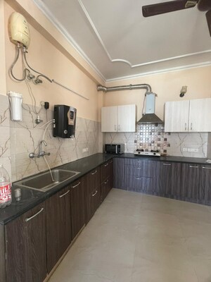 Kitchen in 2 BHK Builder Floor at Sector 40 – for Rent