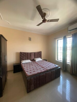 Bedroom in 2 BHK Builder Floor at Sector 40 – for Rent