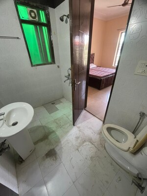 Bathroom in 2 BHK Builder Floor at Sector 40 – for Rent