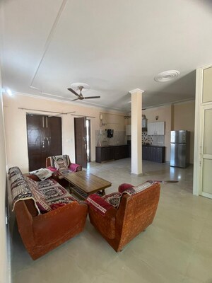 Living Room in 2 BHK Builder Floor at Sector 40 – for Rent