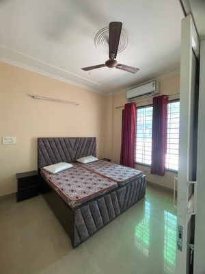 Bedroom in 2 BHK Builder Floor at Sector 40 – for Rent