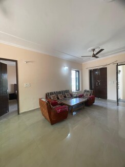 2 BHK + Pooja Room Builder Floor For Rent in Sector 40