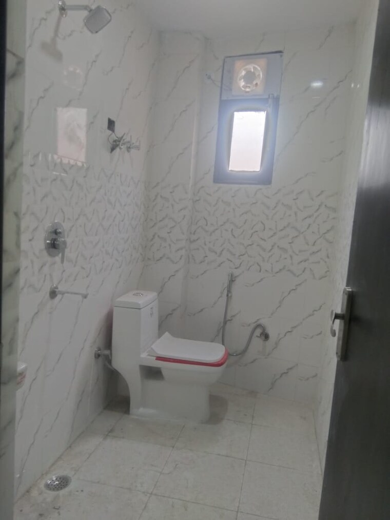 Bathroom, sector 78 2 Bedroom 101 Sq.Yd. Builder Floor In Sector 78 Noida 10183439
