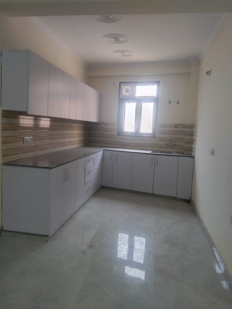 Kitchen, sector 78 2 Bedroom 101 Sq.Yd. Builder Floor In Sector 78 Noida 10183439