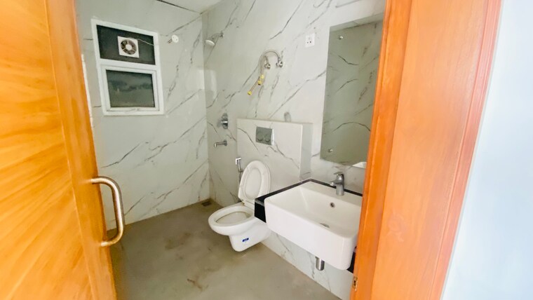 Bathroom, omaxe-lake 3 Bedroom 1920 Sq.Ft. Apartment In North Mullanpur Chandigarh 10185980