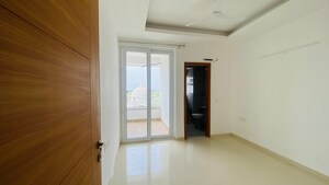 Room in 3 BHK Apartment at Omaxe Lake, North Mullanpur – for Rent