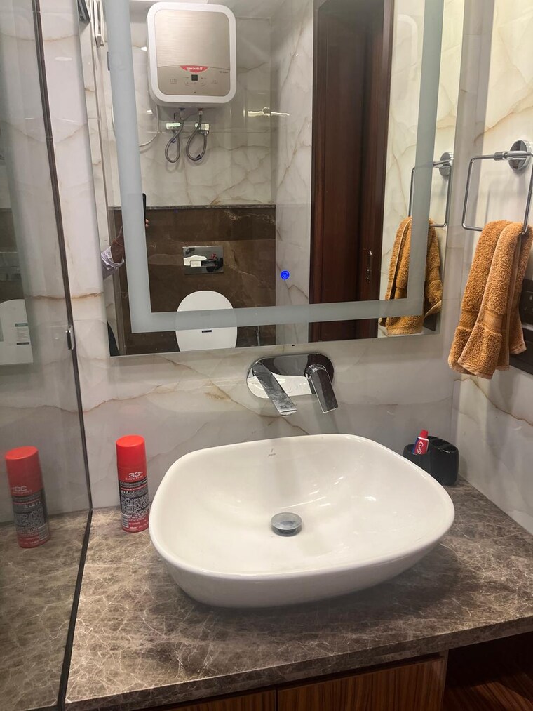 Bathroom, greater kailash i 3 Bedroom 208 Sq.Yd. Builder Floor In Greater Kailash I Delhi 10186097