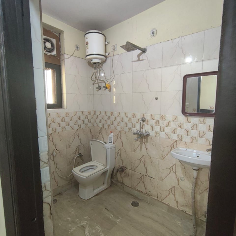 Bathroom, sector 12 2 Bedroom 700 Sq.Ft. Builder Floor In Sector 12 Noida 10186067
