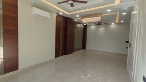 Room in 4 BHK Builder Floor at Sector 45 – for Sale
