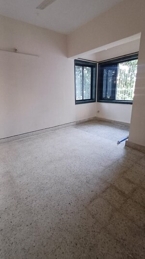 Room in 2 BHK Apartment at Arjun CHS Vasant Vihar, Vasant Vihar – for Rent