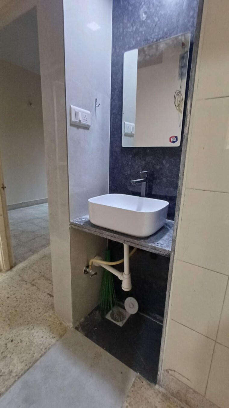 Bathroom, arjun-chs-vasant-vihar 2 Bedroom 700 Sq.Ft. Apartment In Vasant Vihar Thane 10186901