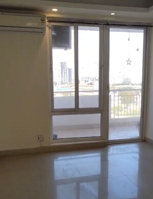 Room in 3 BHK Apartment at GPL Eden Heights, Sector 70 – for Rent