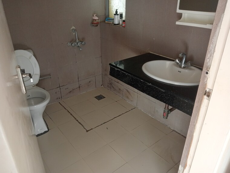 Bathroom, vatika-city 3 Bedroom 1774 Sq.Ft. Apartment In Sector 49 Gurgaon 10187080