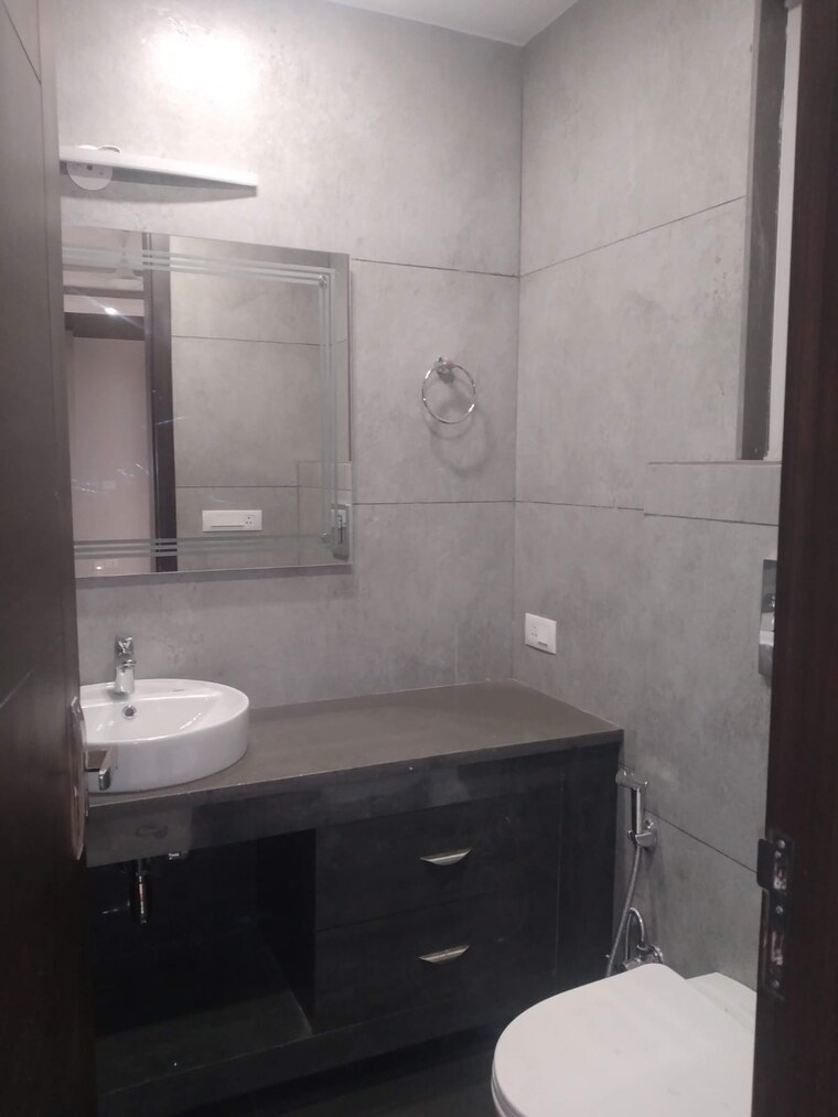 Bathroom, uppal-gurgaon-99 3 Bedroom 2700 Sq.Ft. Apartment In Sector 99 Gurgaon 10187120