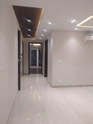 Room in 3 BHK Apartment at Uppal Gurgaon 99, Sector 99 – for Rent