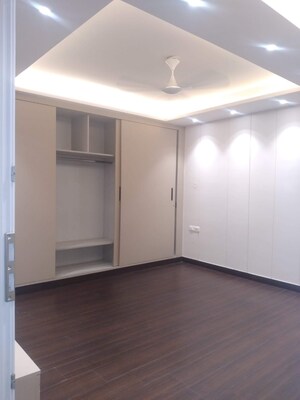 Room in 3 BHK Apartment at Uppal Gurgaon 99, Sector 99 – for Rent