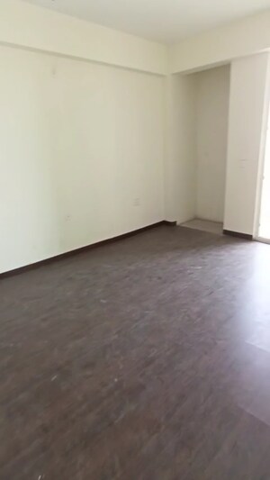 Room in 2.5 BHK Apartment at BSB Vaibhav Heritage Height, Sector 16 Greater Noida – for Sale