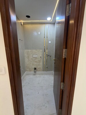 Furnished Amenities in 3 BHK Builder Floor at Rohini Sector 11 – for Sale