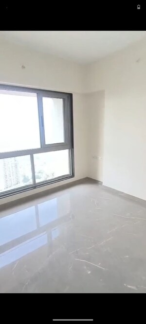 Room in 2 BHK Apartment at Veena Smart Homes, Kandivali West – for Rent