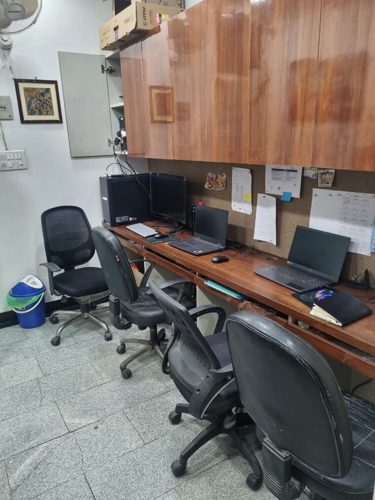 Team Area, netaji subhash place Commercial Office Space 242 Sq.Ft. In Netaji Subhash Place Delhi 10187418