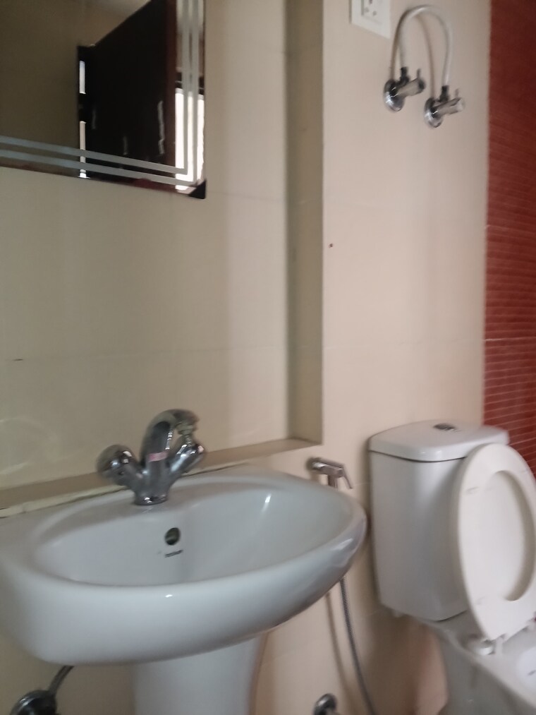 Bathroom, mahagun-mywoods-ii 3 Bedroom 1520 Sq.Ft. Apartment In Sector 16c Greater Noida Greater Noida 10187522