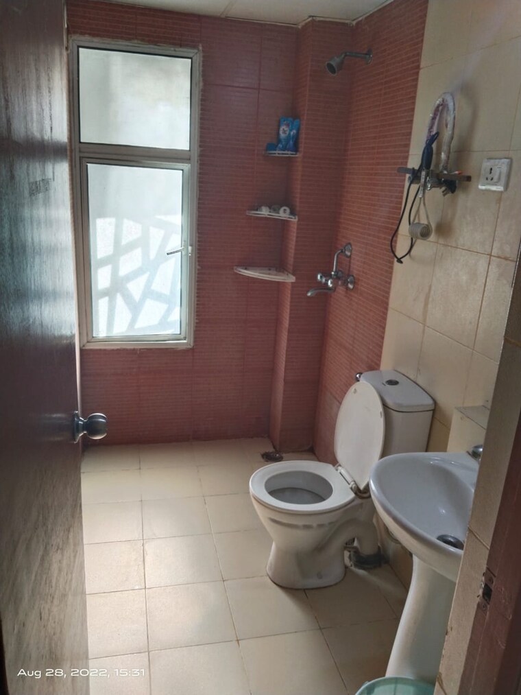 Bathroom, amrapali-golf-homes 2.5 Bedroom 1200 Sq.Ft. Apartment In Sector 4 Greater Noida Greater Noida 10187498