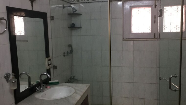 Bathroom, gulmohar park 3 Bedroom 2940 Sq.Ft. Builder Floor In Gulmohar Park Delhi 10187517