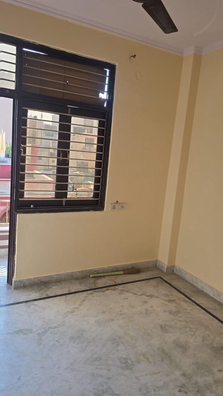 Room, preet vihar 2 Bedroom 900 Sq.Ft. Builder Floor In Preet Vihar Delhi 10187568