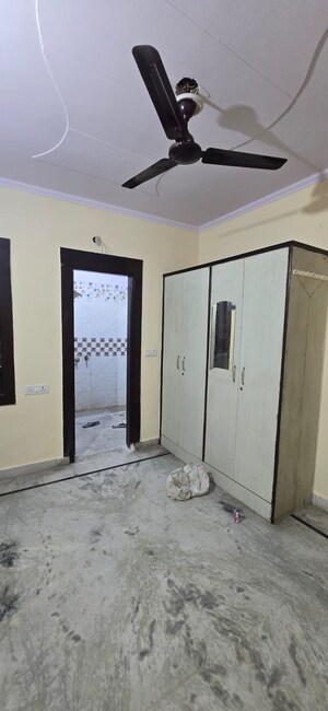 Room in 2 BHK Builder Floor at Preet Vihar – for Rent