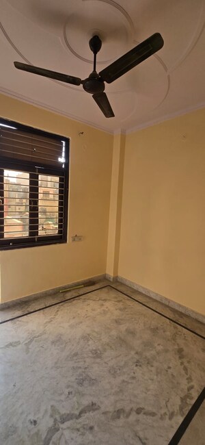 Room in 2 BHK Builder Floor at Preet Vihar – for Rent
