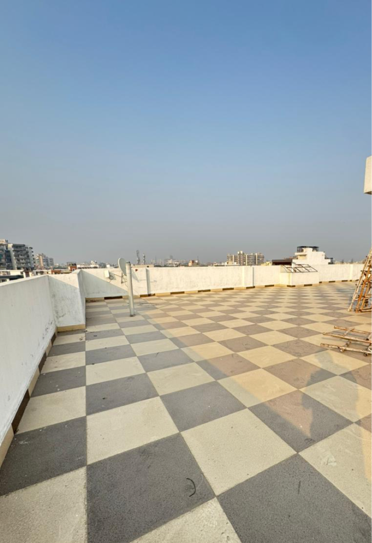 Swimming Pool, sector 21b 5 Bedroom 500 Sq.Yd. Builder Floor In Sector 21b Faridabad 10187570
