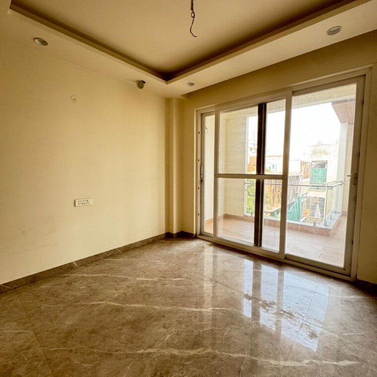 Room, sector 21b 5 Bedroom 500 Sq.Yd. Builder Floor In Sector 21b Faridabad 10187570