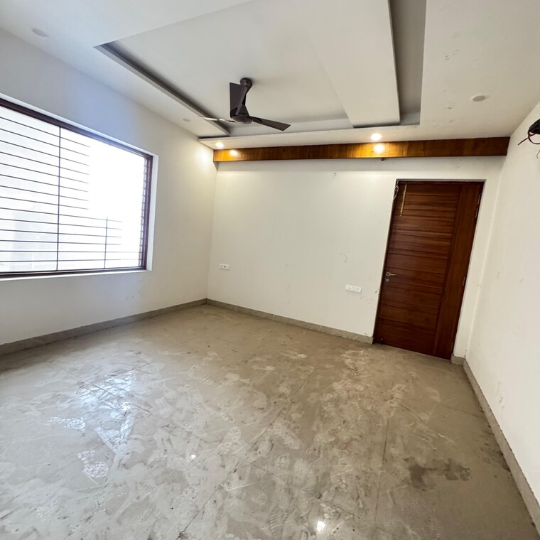 Room, sector 21d 3 Bedroom 250 Sq.Yd. Builder Floor In Sector 21d Faridabad 10187651