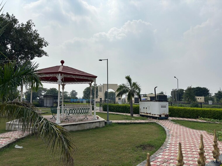 Garden, bptp-the-resort  250 Sq.Yd. Plot In Sector 75 Faridabad 10187658