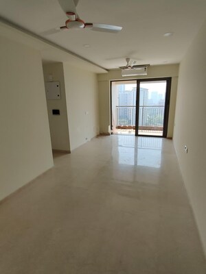 Room in 2 BHK Apartment at Kalpataru Paramount A, Kapur Bawdi – for Rent