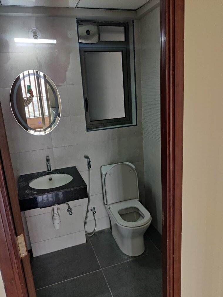 Bathroom, kalpataru-paramount-a 2 Bedroom 712 Sq.Ft. Apartment In Kapur Bawdi Thane 10187655