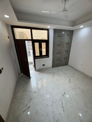 Room in 1 BHK Builder Floor at Saket – for Rent